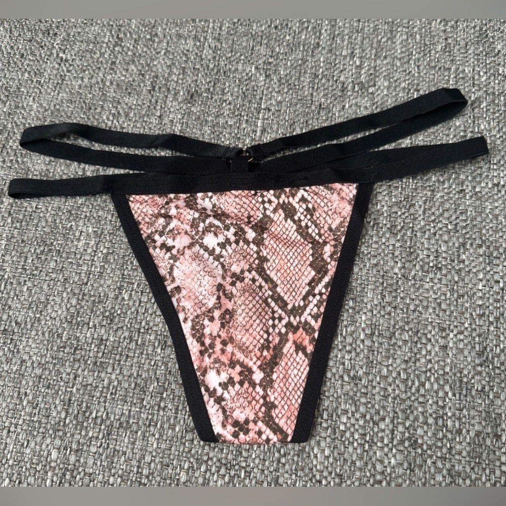 Victoria’s Secret Very Sexy V-string snakeskin print panty